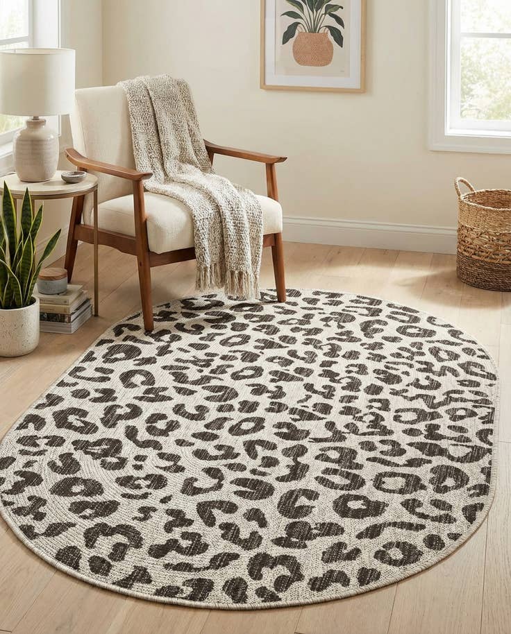 Detail image of 3' x 5' 3 Easy-Clean Safari Indoor / Outdoor Oval Rug
