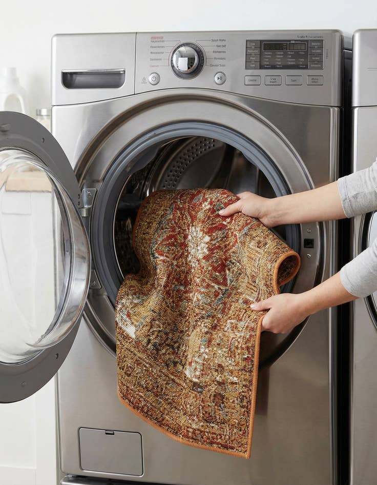 Detail image of 2' x 3'  Washable Traditional Indoor / Outdoor Rug