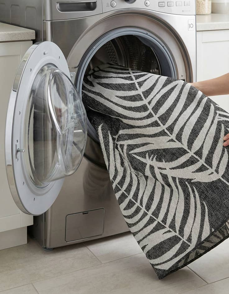 Detail image of 6' x 6'  Washable Botanical Indoor / Outdoor Square Rug