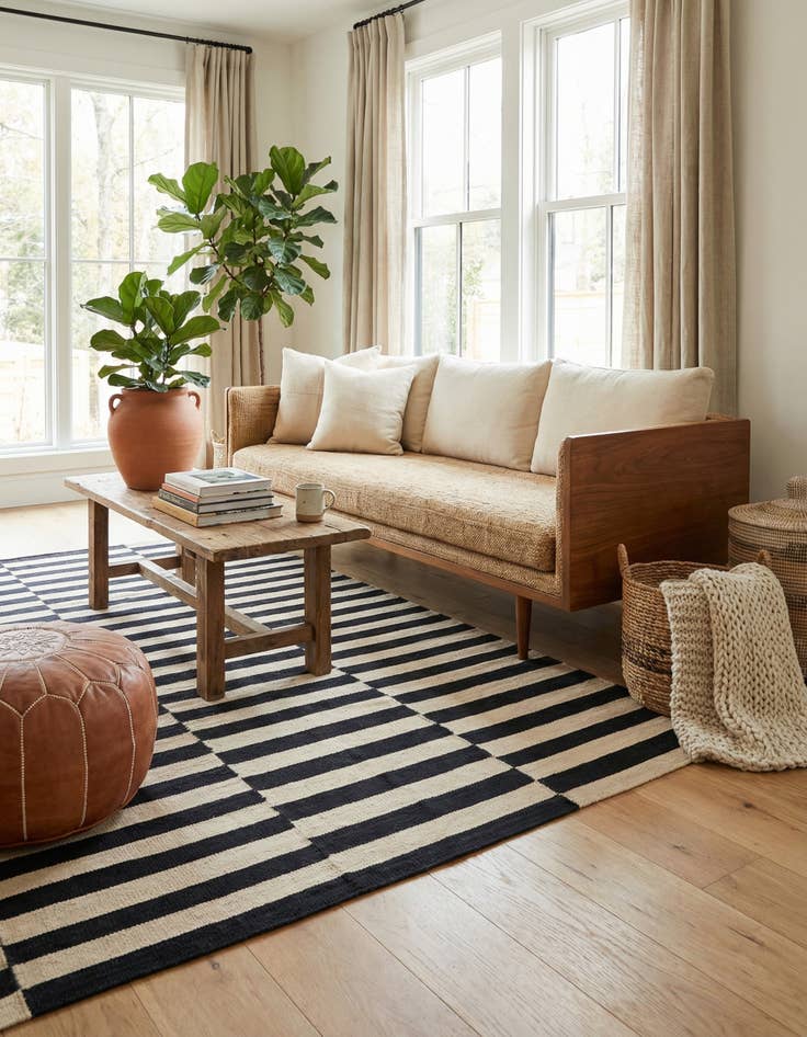 Detail image of 4' 7 x 6' 4  Hand Woven Kilim Modern Wool Rug