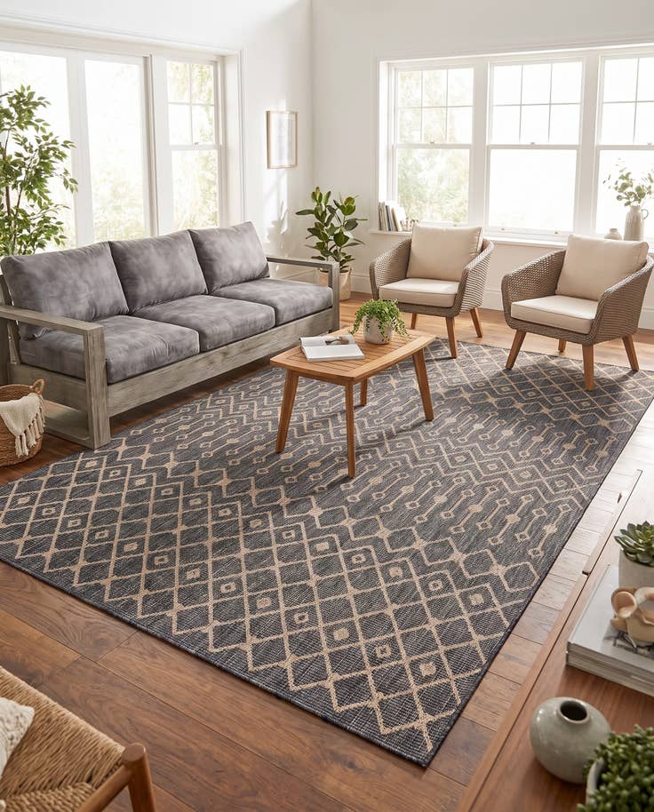 Detail image of 7' 10 x 11' Easy-Clean Trellis Indoor / Outdoor Rug