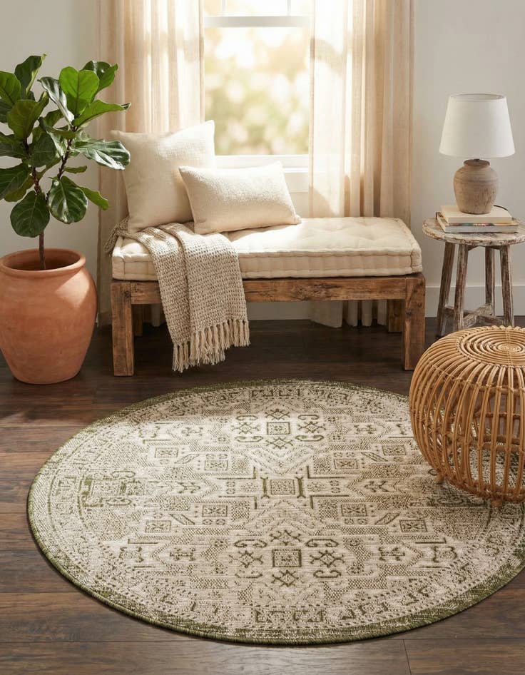 Detail image of 4' x 4'  Washable Aztec Indoor / Outdoor Round Rug