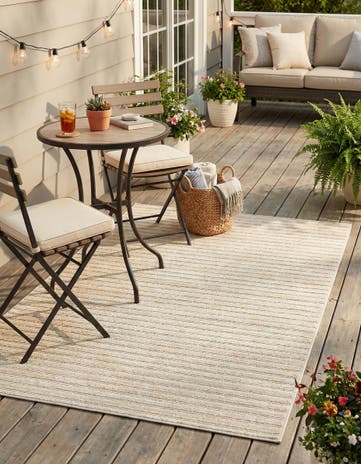 4' x 6' Easy-Clean Sabrina Soto Indoor / Outdoor Rug