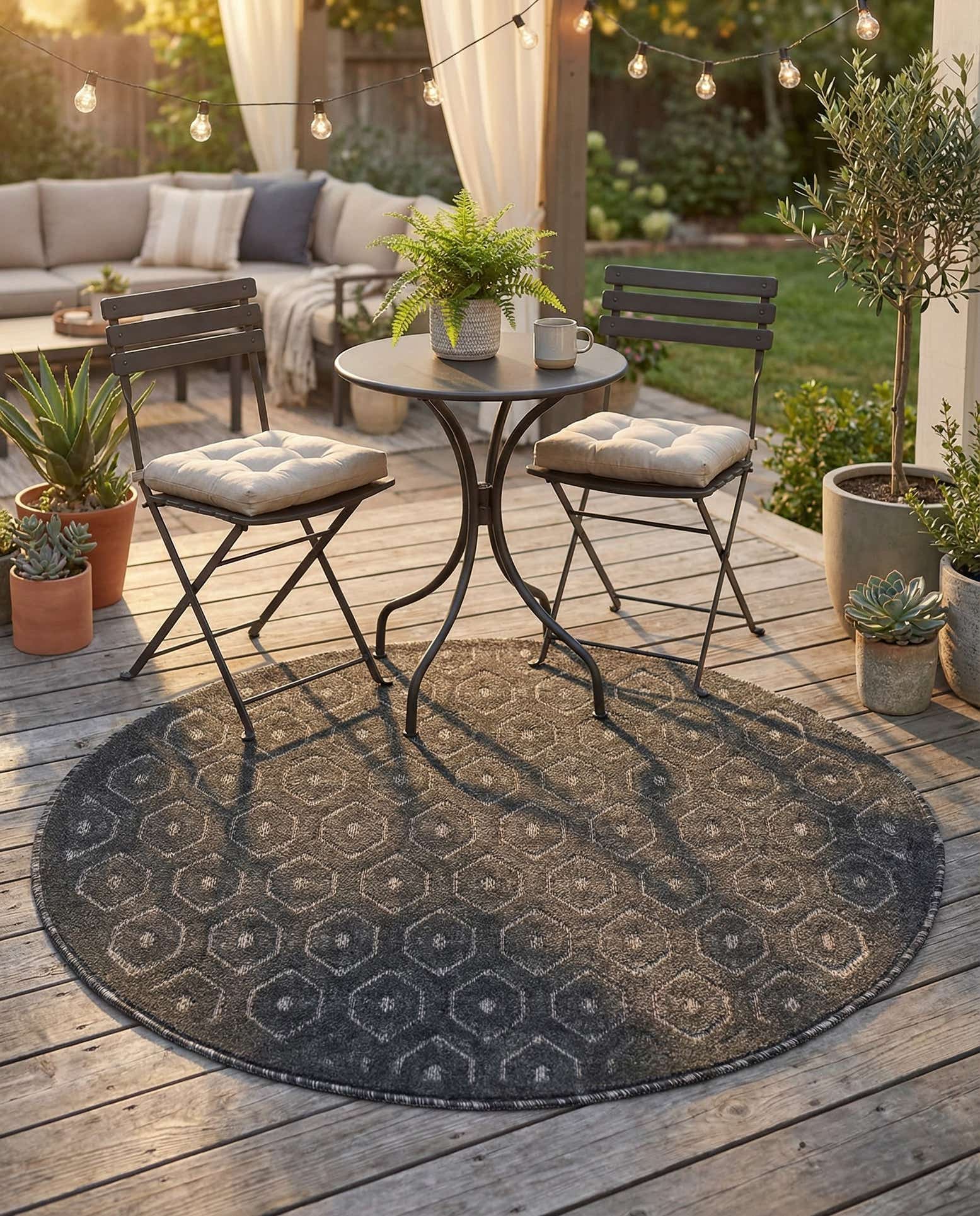 4' x 4' Easy-Clean Trellis Textured Indoor / Outdoor Round Rug