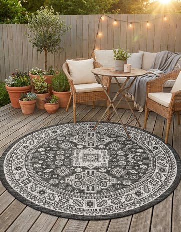 6' x 6' Easy-Clean Aztec Indoor / Outdoor Round Rug