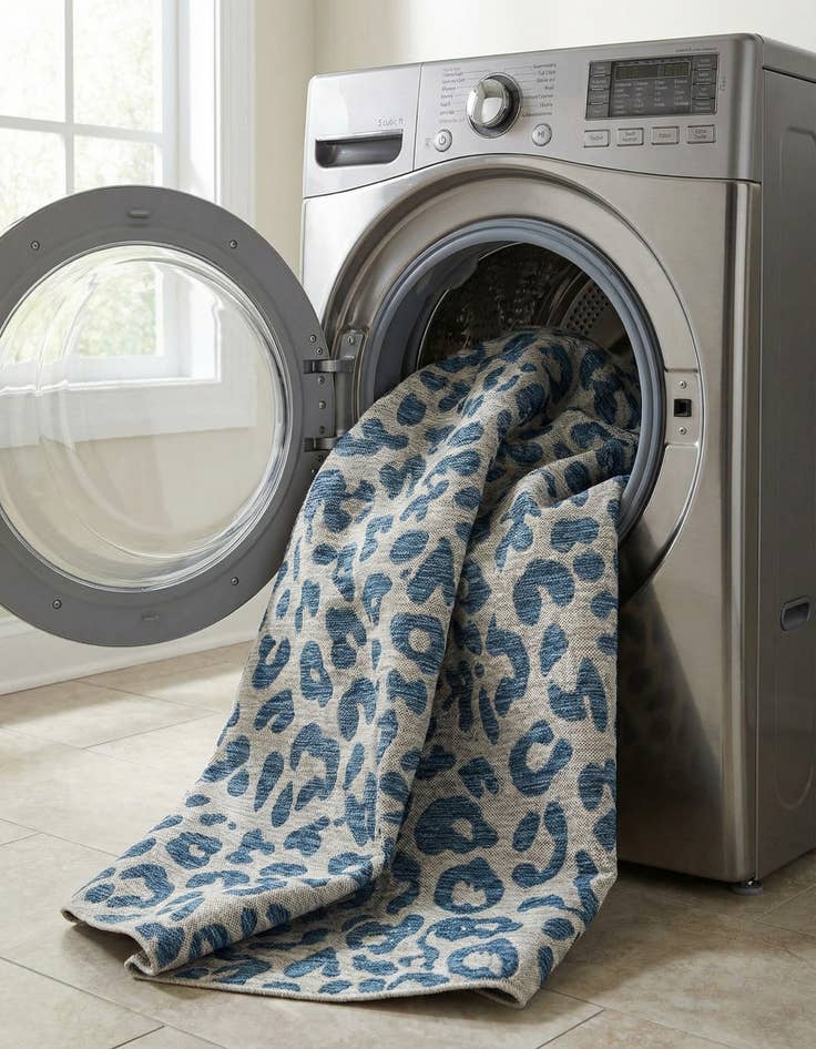 Detail image of  7' 10 x 7' 10  Washable Safari Indoor / Outdoor Round Rug