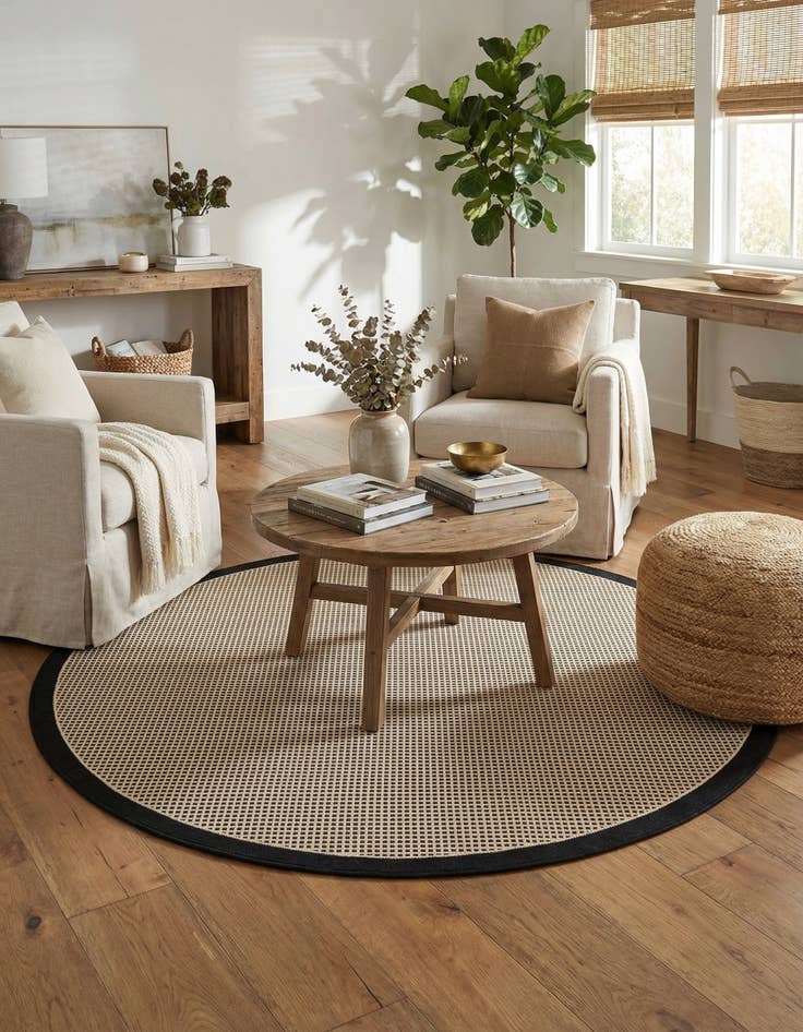Detail image of  7' 10 x 7' 10  Washable Border Indoor / Outdoor Round Rug
