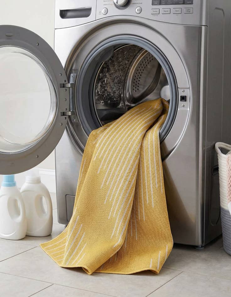 Detail image of 4' x 4'  Washable Modern Indoor / Outdoor Round Rug