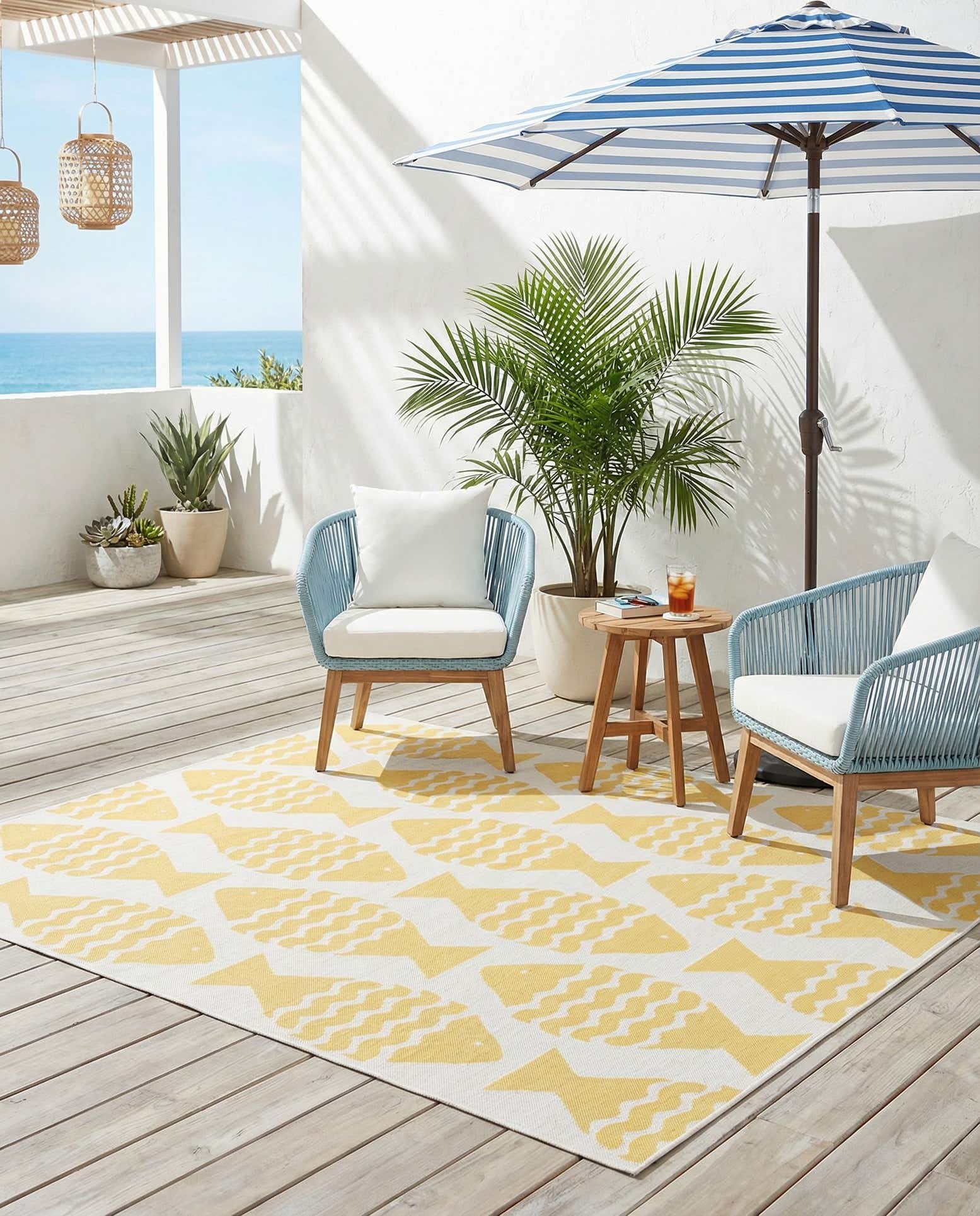 7' 10 x 7' 10 Easy-Clean Coastal Indoor / Outdoor Square Rug