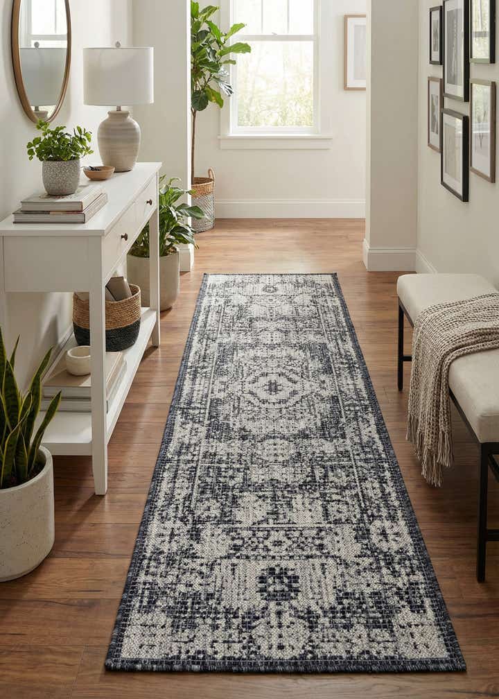 2' x 6' Easy-Clean Traditional Indoor / Outdoor Runner Rug
