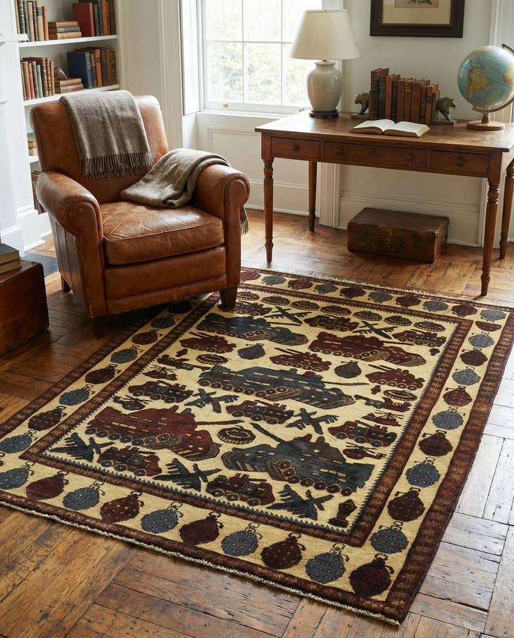 Detail image of 3' 11 x 5' 1 Hand Knotted Sumak Wool Rug