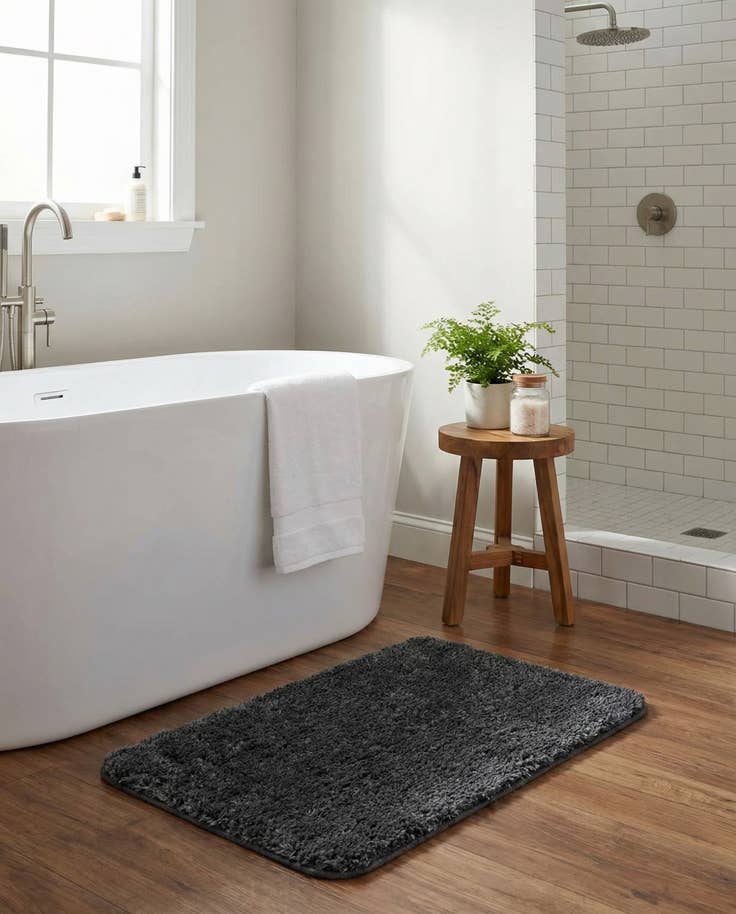 Detail image of 1' 8 x 2' 7 Bano Luxe Bath Mat