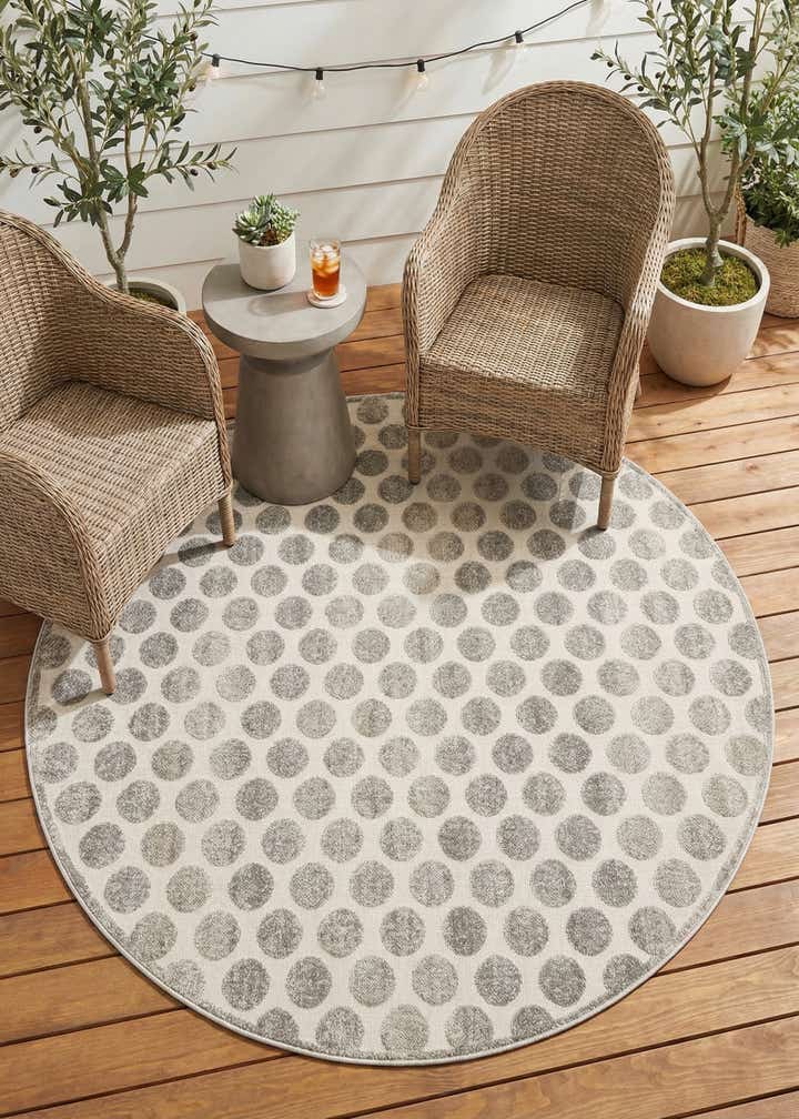 7' 10 x 7' 10 Easy-Clean Sabrina Soto Indoor / Outdoor Round Rug
