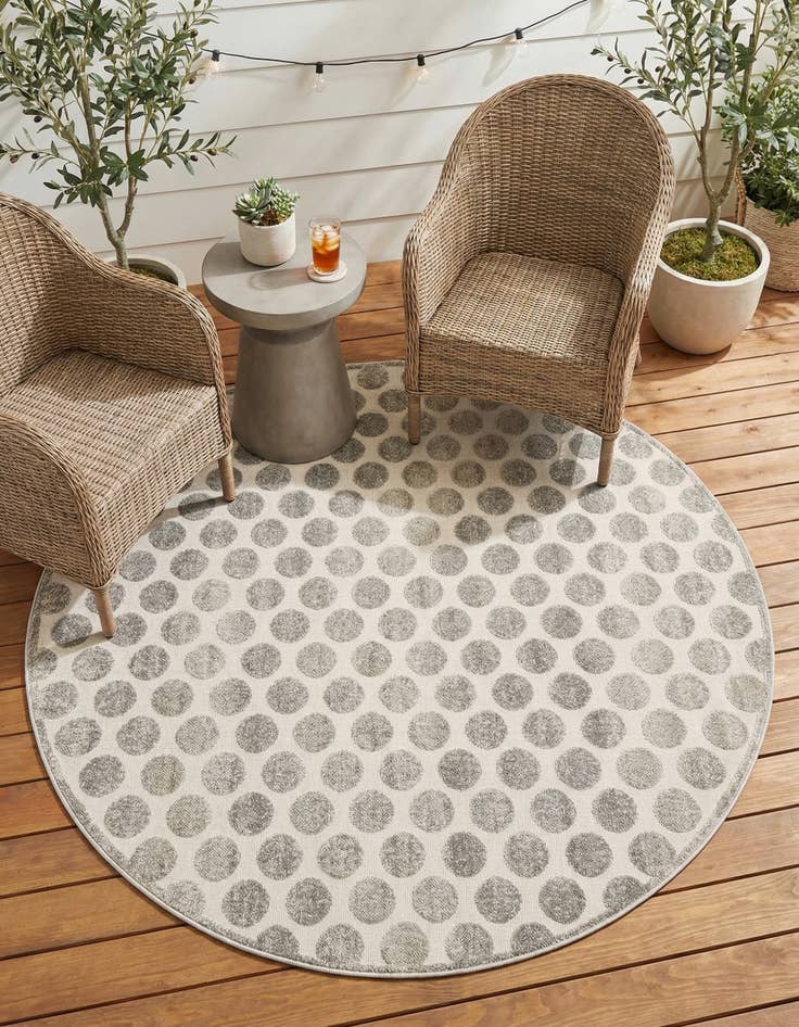 Detail image of 7' 10 x 7' 10 Easy-Clean Sabrina Soto Indoor / Outdoor Round Rug