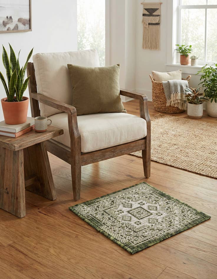 Detail image of 1' 4 x 1' 4  Washable Aztec Indoor / Outdoor Sample Rug