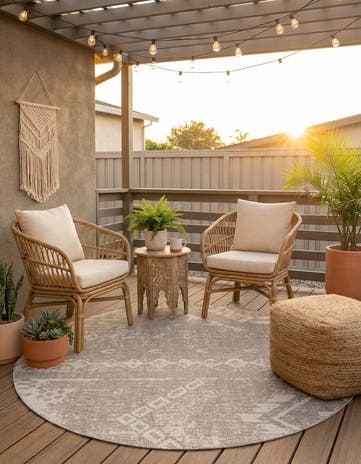7' 10 x 7' 10 Easy-Clean Bohemian Indoor / Outdoor Round Rug