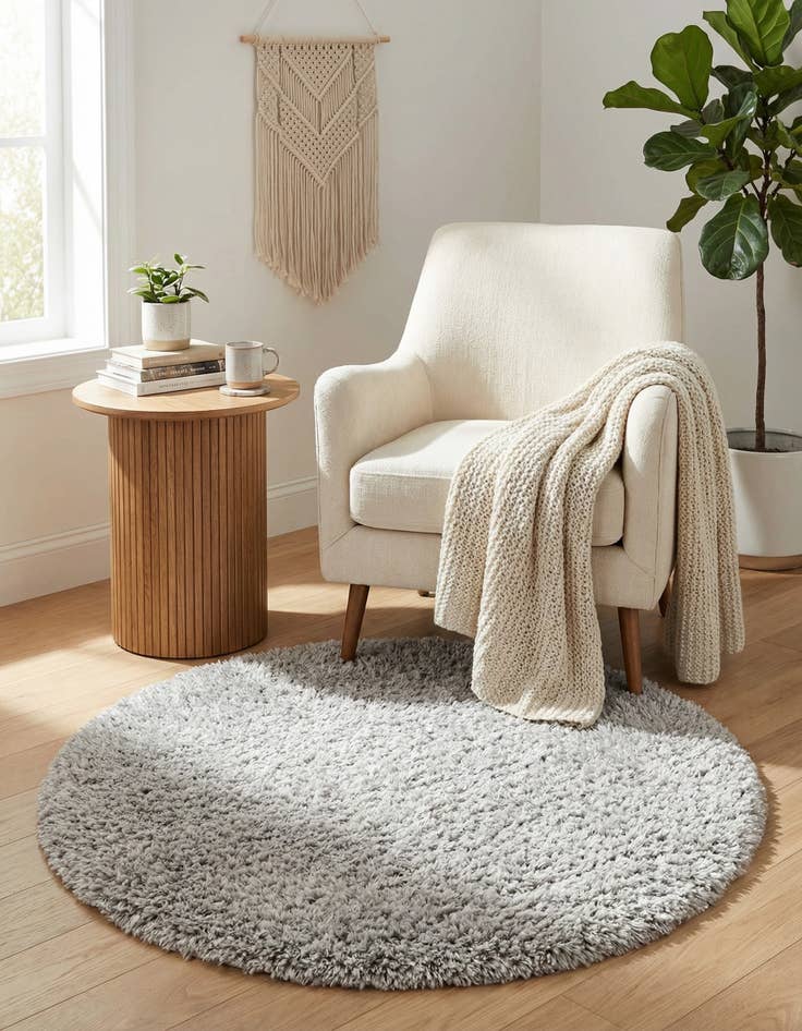 Detail image of 3' 3 x 3' 3 Marilyn Monroe™ Shag Round Rug