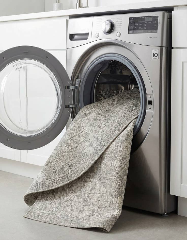 Detail image of 6' 7 x 6' 7  Washable Jill Zarin Dubai Indoor / Outdoor Round Rug