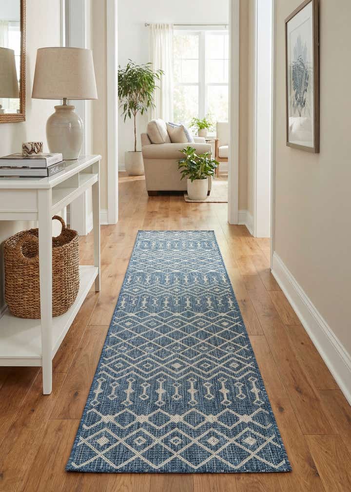 2' 7 x 12' Easy-Clean Trellis Indoor / Outdoor Runner Rug