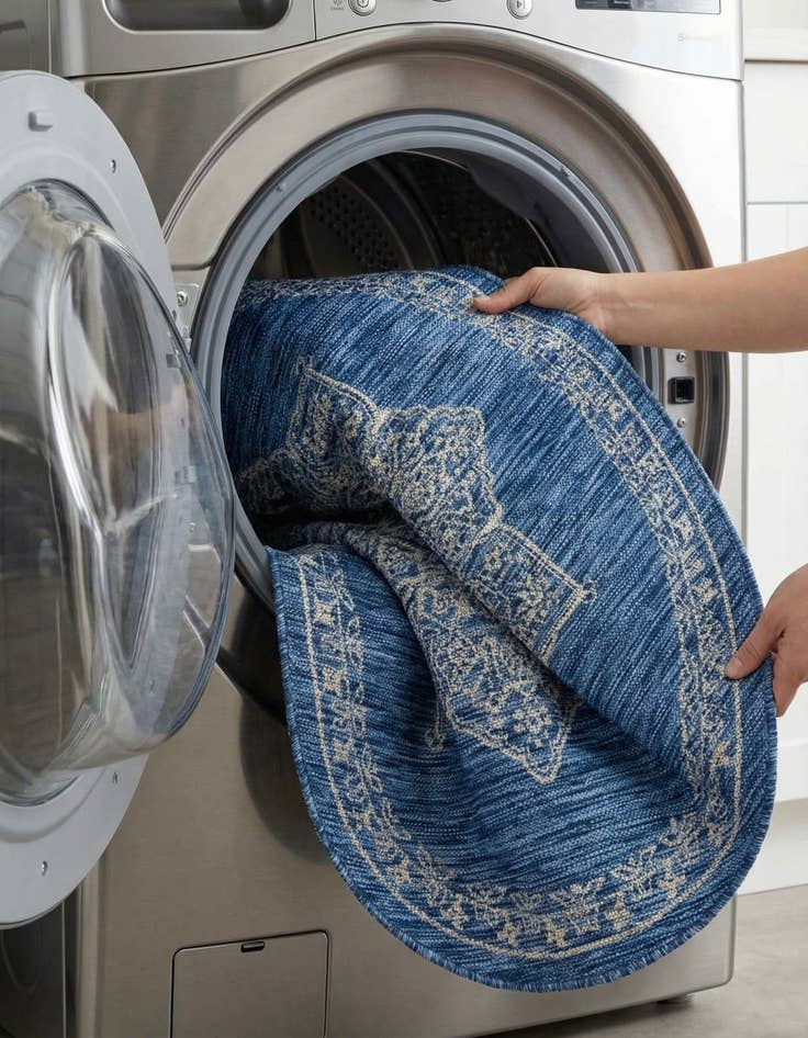 Detail image of 4' x 4'  Washable Traditional Indoor / Outdoor Round Rug