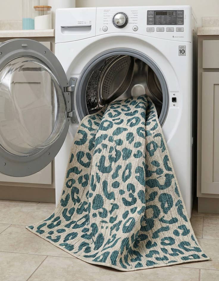 Detail image of 7' x 10'  Washable Safari Indoor / Outdoor Rug