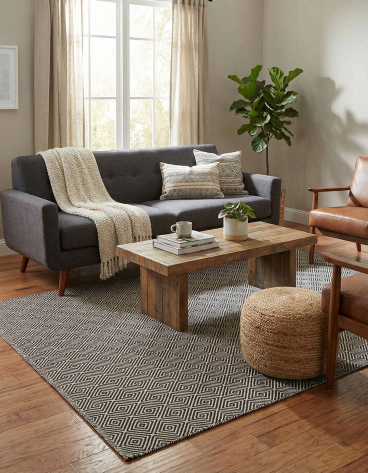 Detail image of 5' 1 x 8'  Hand Woven Geo Trellis Flatweave Rug