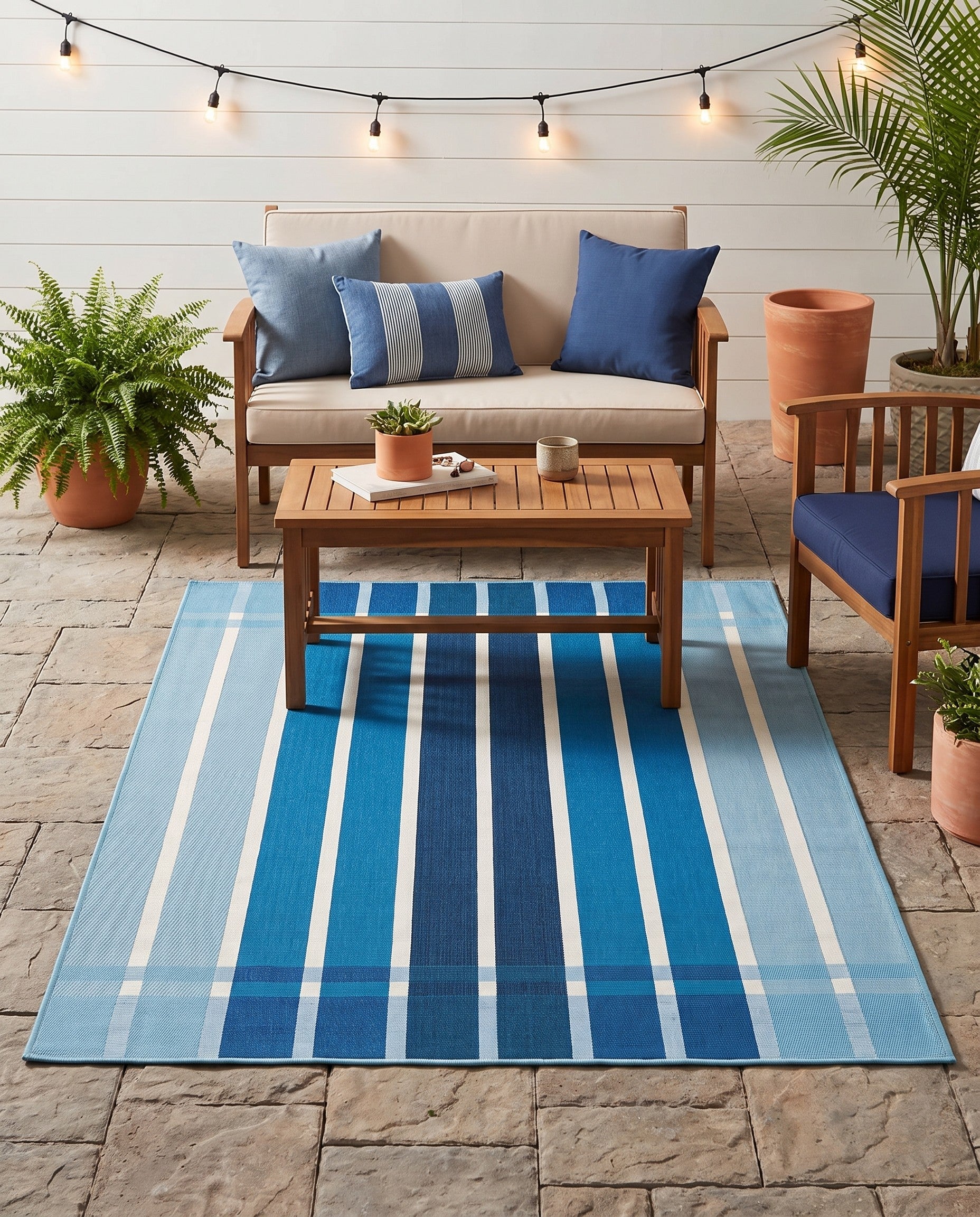 4' x 6' Easy-Clean Ribbon Indoor / Outdoor Rug