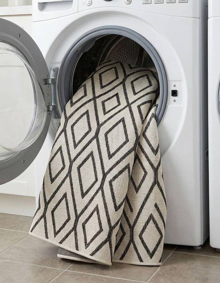 Detail image of 6' x 9'  Washable Jill Zarin Turks and Caicos Indoor / Outdoor Rug