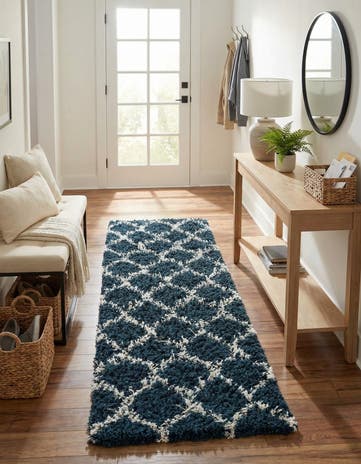 2' 7 x 10' Lattice Shag Runner Rug