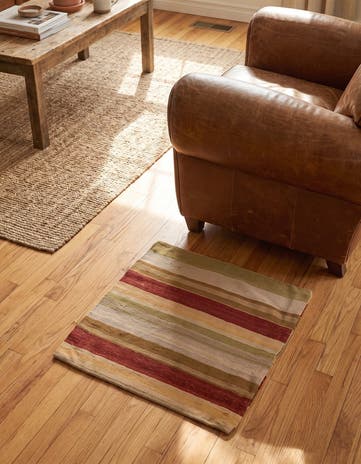 2' 5 x 2' 5 Hand Woven Pillow Wool Square Rug