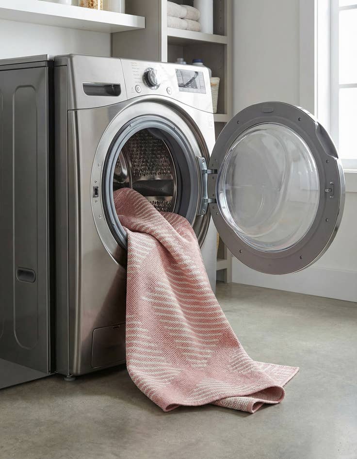 Detail image of  2' x 4'  Washable Modern Indoor / Outdoor Runner Rug