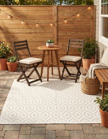 7' 10 x 7' 10 Easy-Clean Trellis Textured Indoor / Outdoor Square Rug