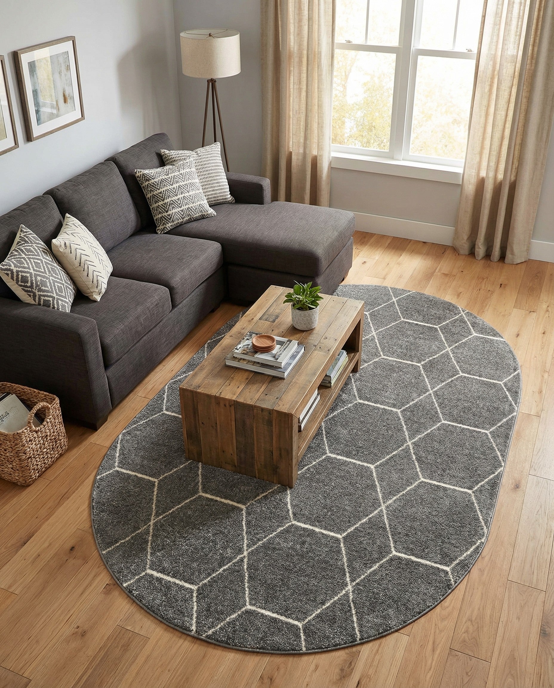  5' 3 x 8' Lattice Frieze Oval Rug