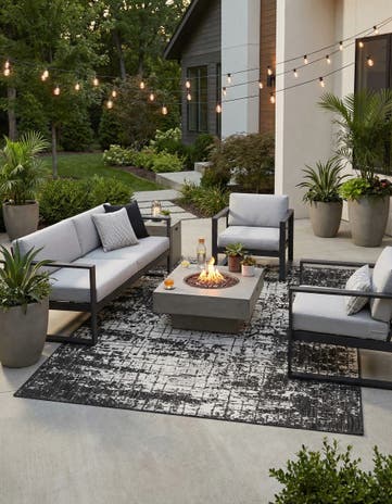 7' 10 x 10' Easy-Clean Modern Indoor / Outdoor Rug