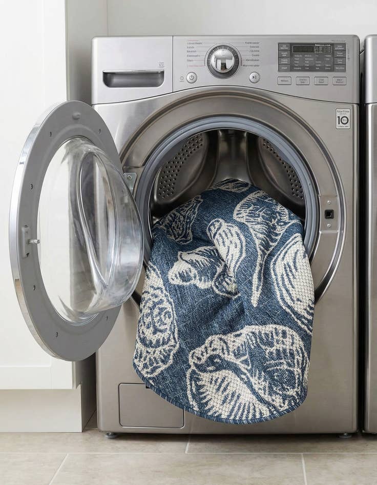 Detail image of  3' x 3'  Washable Coastal Indoor / Outdoor Round Rug