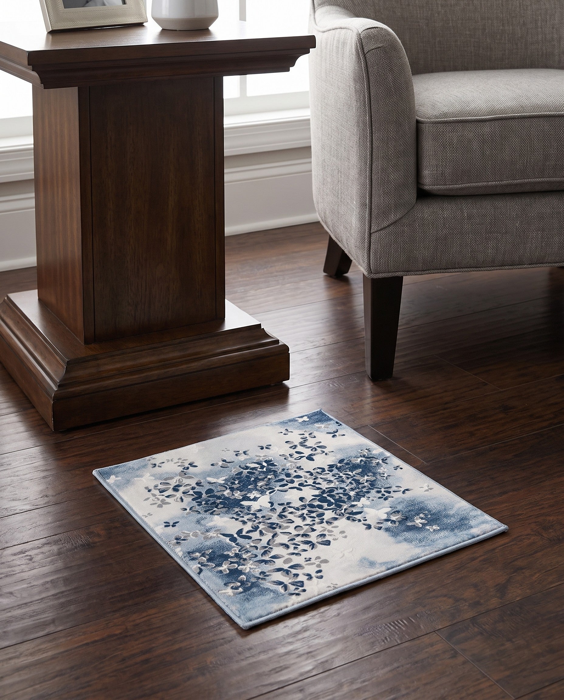 1' 4 x 1' 4 Vince Camuto Sample Rug