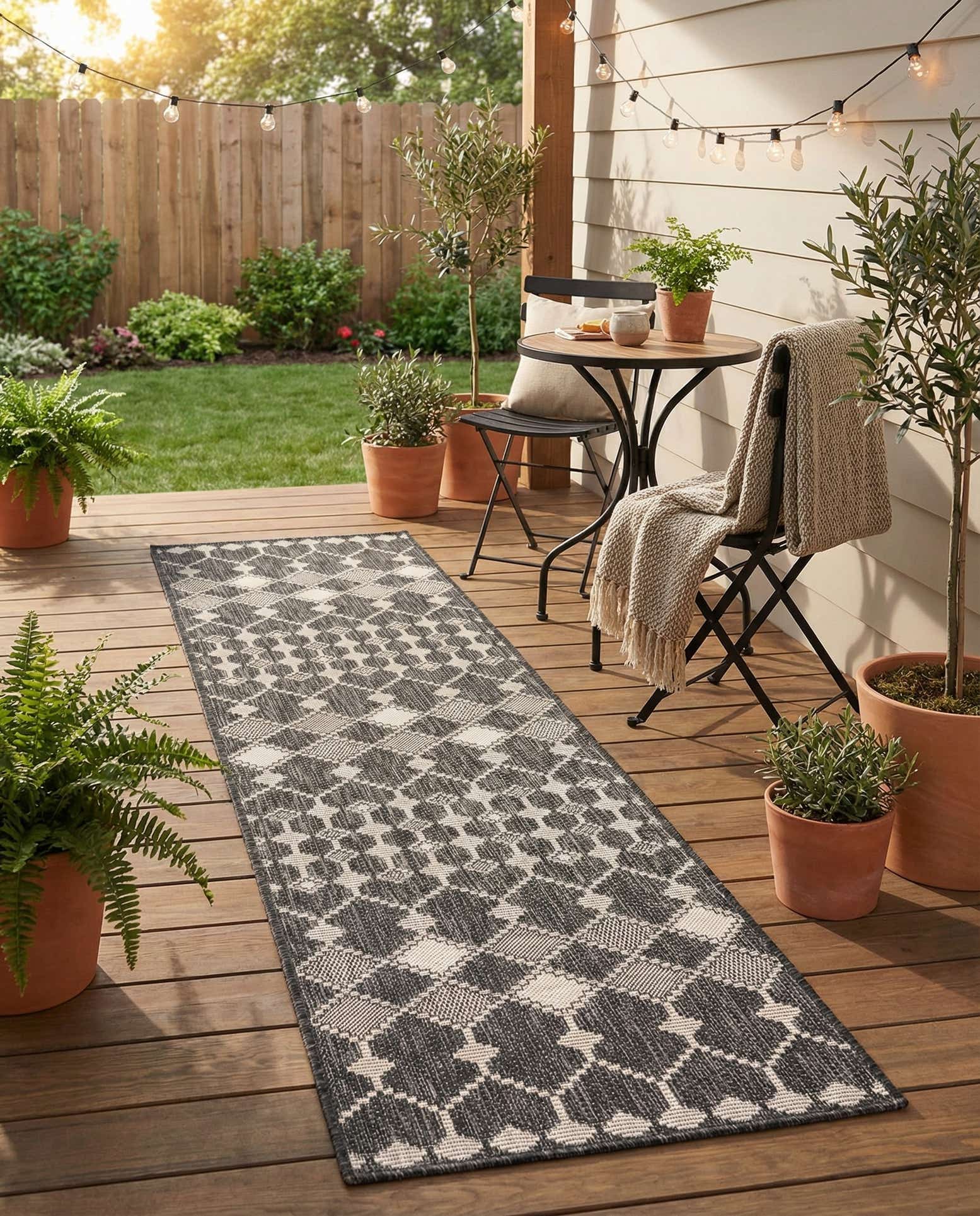 2' x 8' Easy-Clean Trellis Indoor / Outdoor Runner Rug