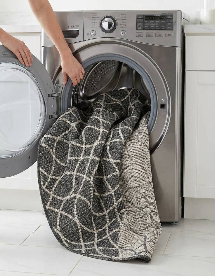 Detail image of  4' x 4'  Washable Lattice Indoor / Outdoor Round Rug