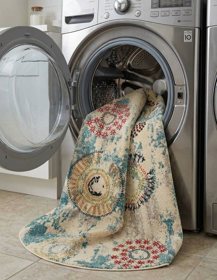 Detail image of 6' x 6'  Washable Casablanca Round Rug