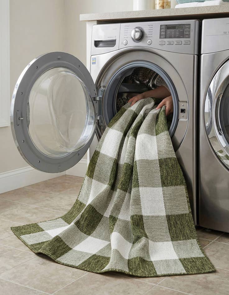 Detail image of 4' x 6'  Washable Checkered Indoor / Outdoor Rug