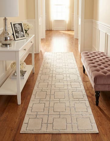 2' x 10' Marilyn Monroe™ Glam Deco Runner Rug