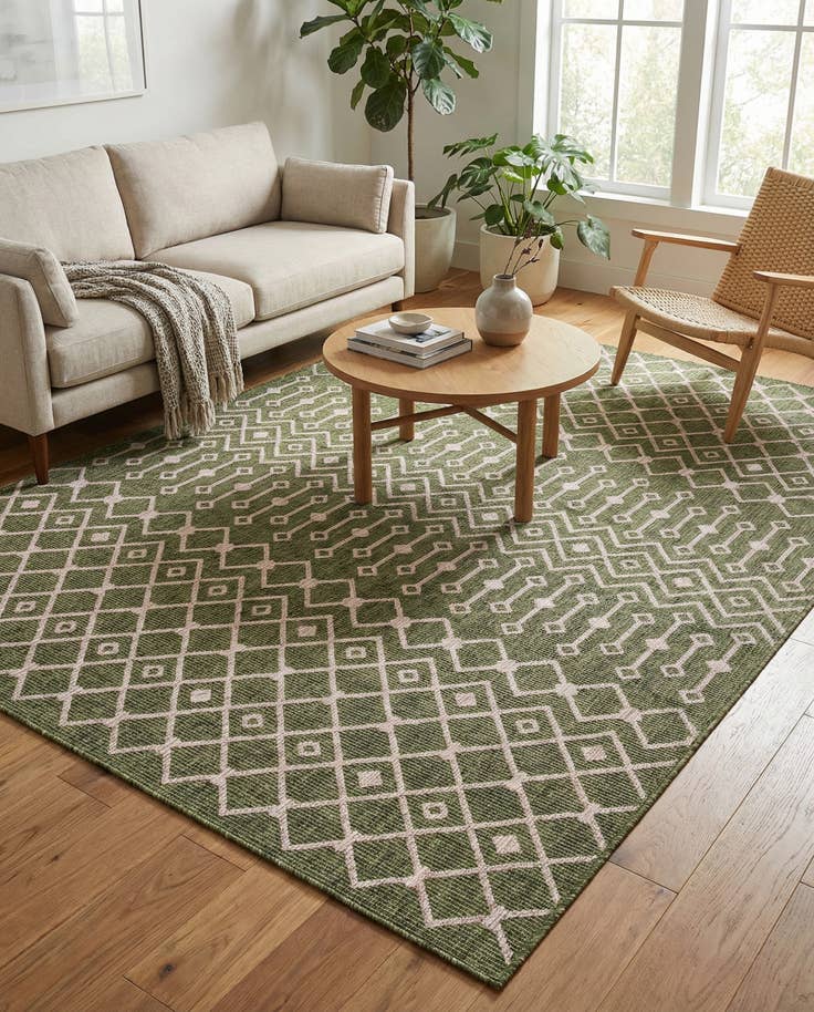 Detail image of 7' 10 x 11' Easy-Clean Lattice Indoor / Outdoor Rug