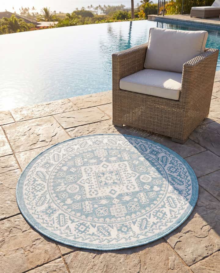 3' x 3' Easy-Clean Aztec Indoor / Outdoor Round Rug