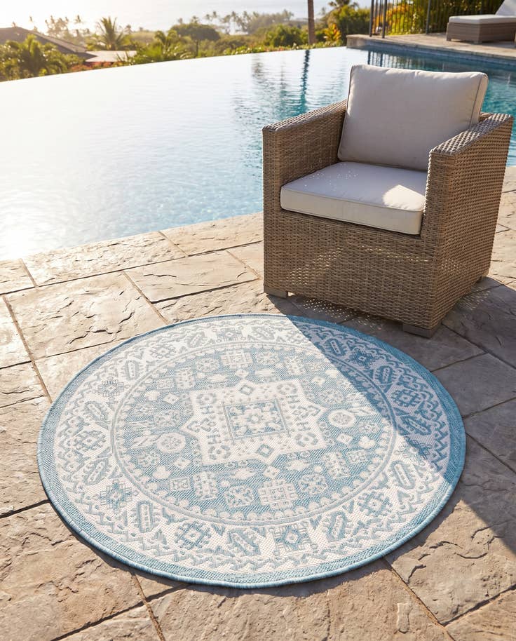 Detail image of 3' x 3' Easy-Clean Aztec Indoor / Outdoor Round Rug