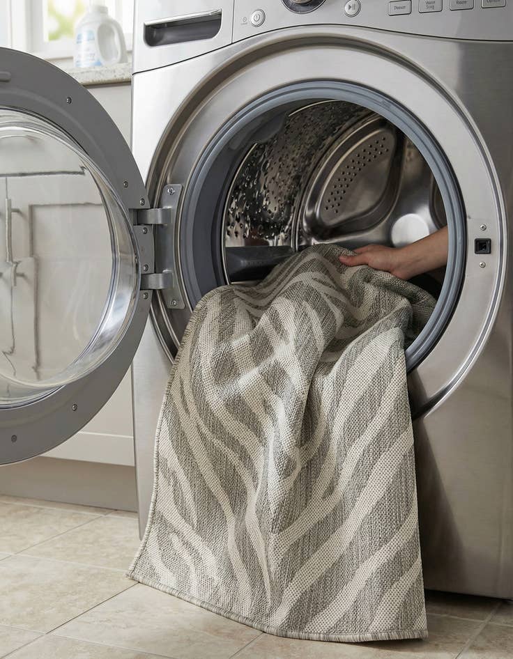 Detail image of 4' x 6'  Washable Safari Indoor / Outdoor Rug