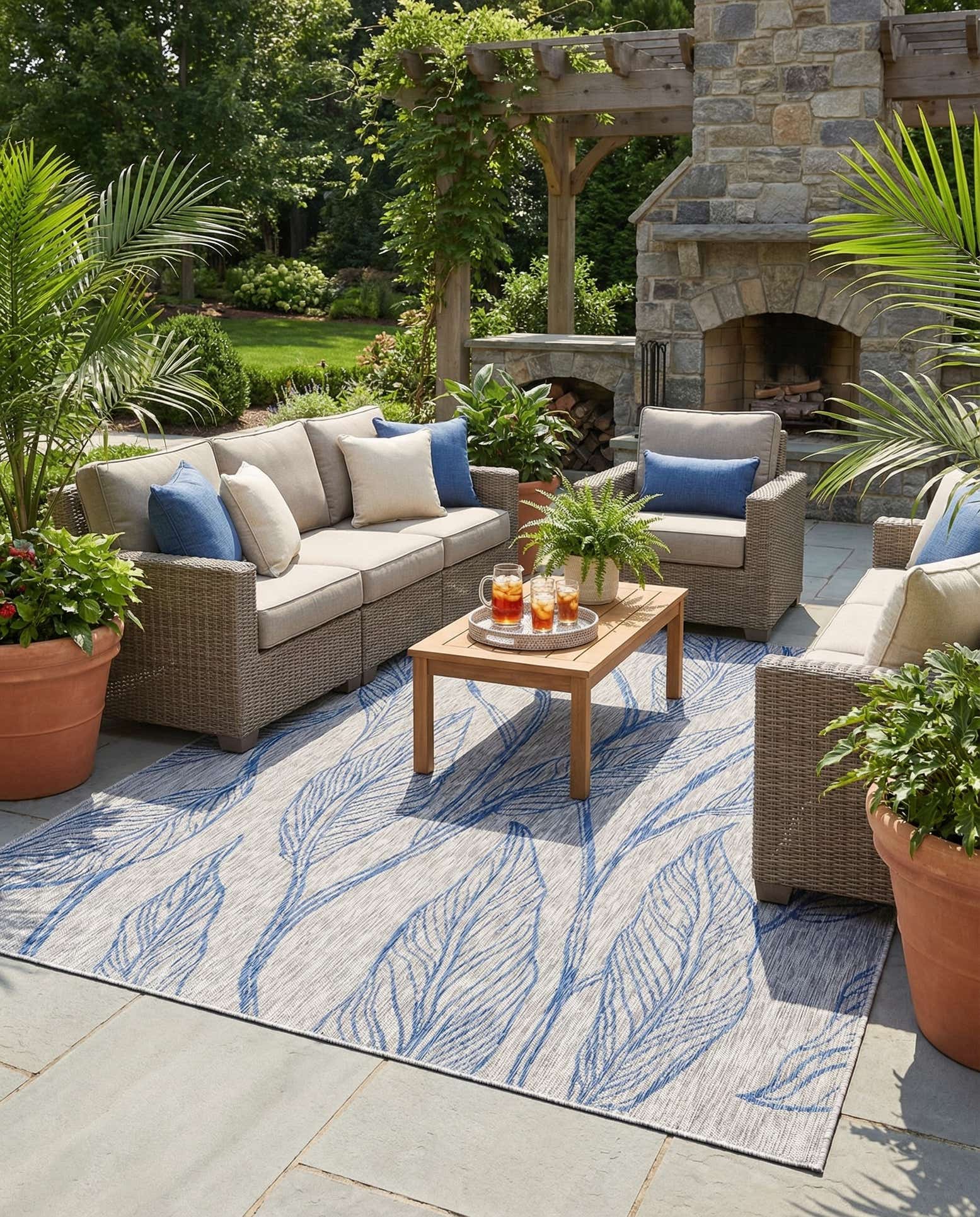9' x 12' Easy-Clean Botanical Indoor / Outdoor Rug