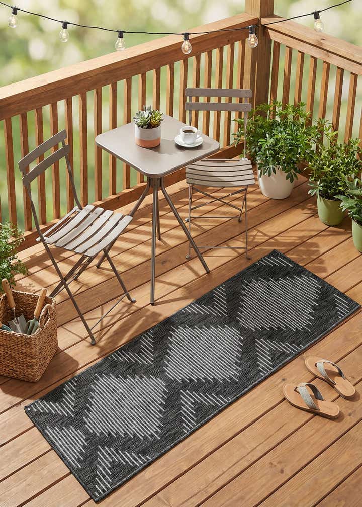 2' x 6' Easy-Clean Modern Indoor / Outdoor Runner Rug