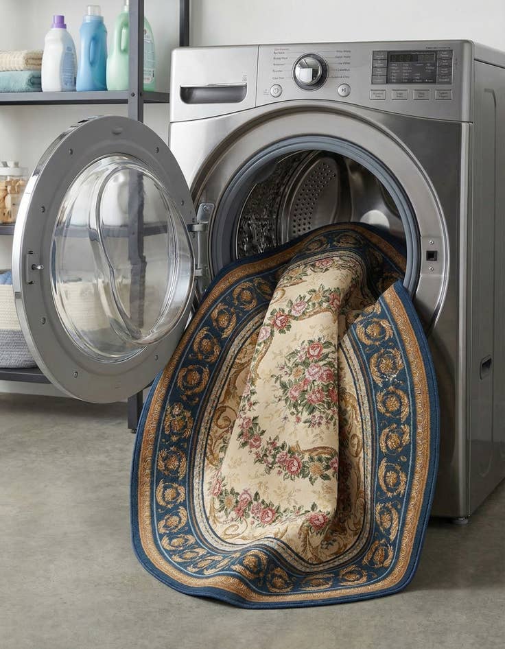 Detail image of 7' 10 x 7' 10  Washable Traditional Indoor / Outdoor Round Rug