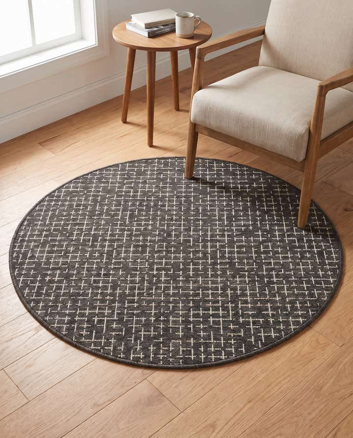 95cm x 95cm Easy-Clean Checkered Indoor / Outdoor Round Rug