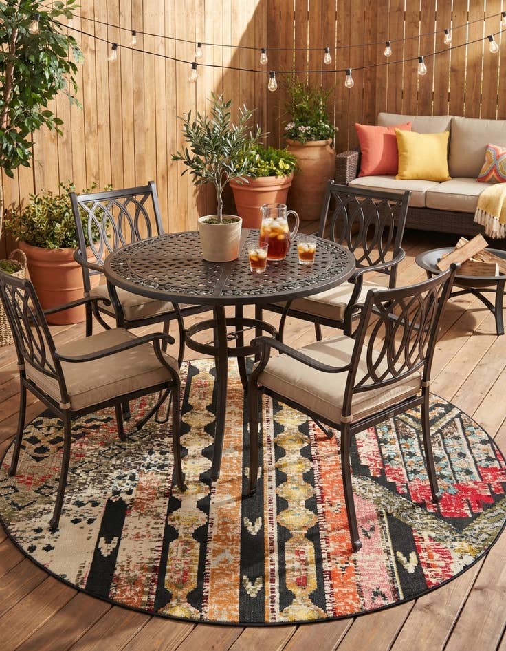 Detail image of 7' 10 x 7' 10 Easy-Clean Casablanca Indoor / Outdoor Round Rug
